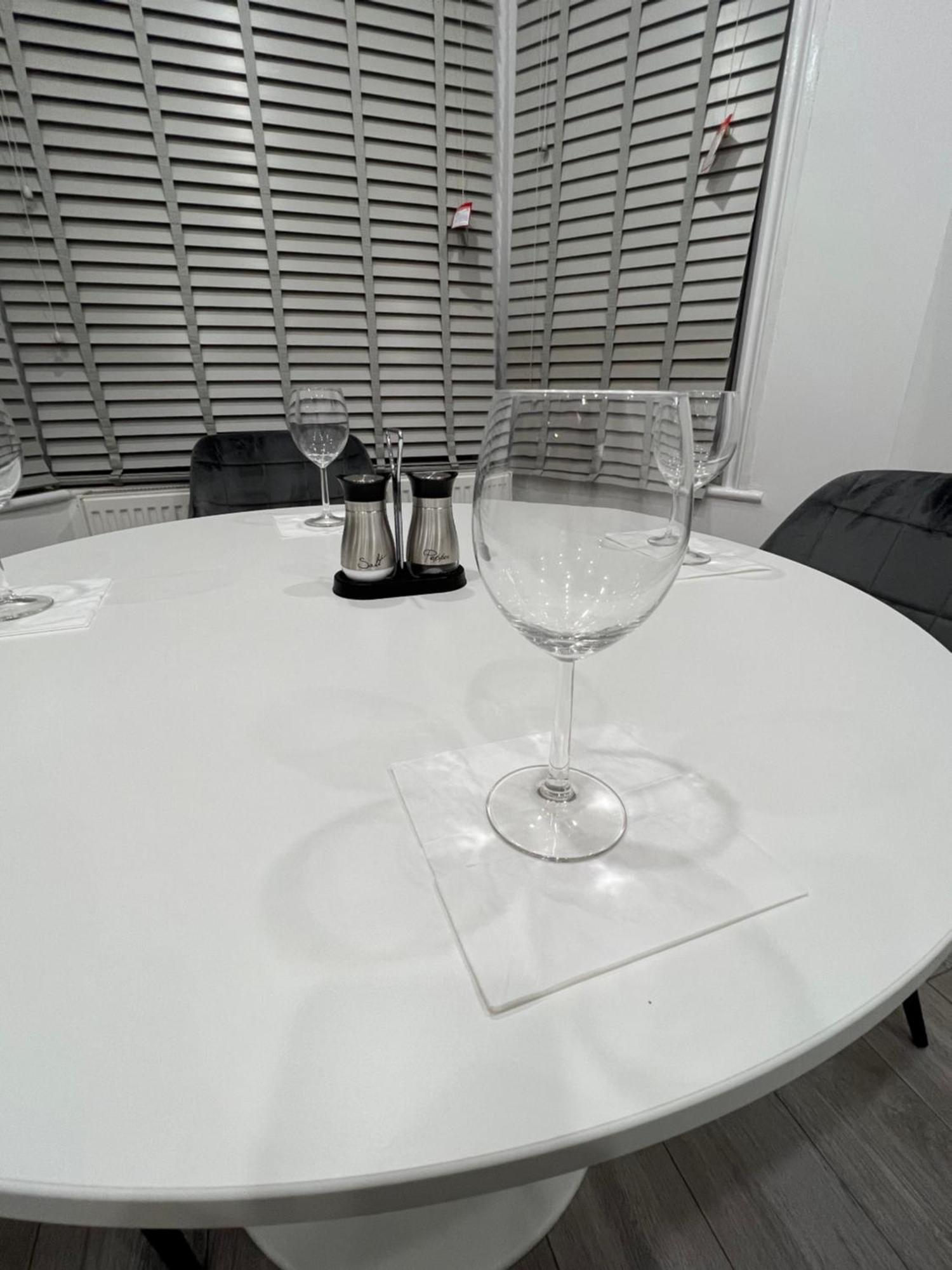 F4 Luxury Stays One Bed Apartment With Parking Ilford Esterno foto