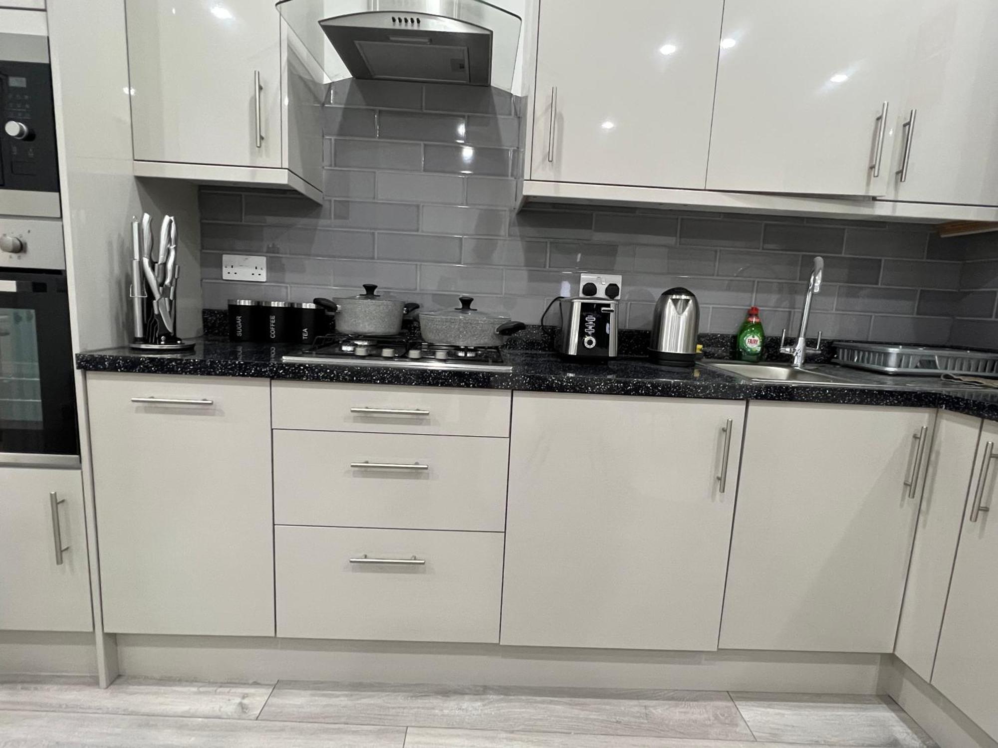 F4 Luxury Stays One Bed Apartment With Parking Ilford Esterno foto