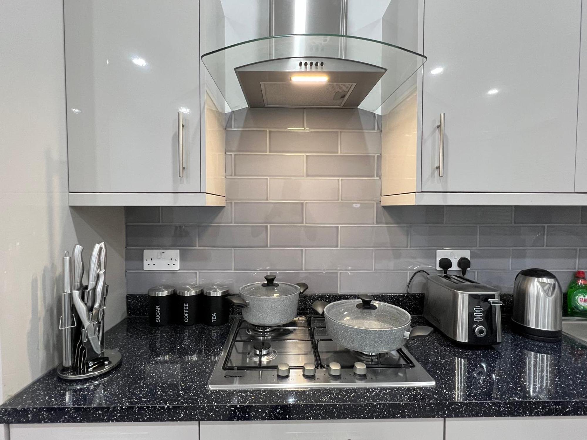 F4 Luxury Stays One Bed Apartment With Parking Ilford Esterno foto